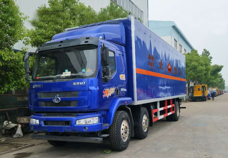 永興泰危險(xiǎn)品運(yùn)輸車展示